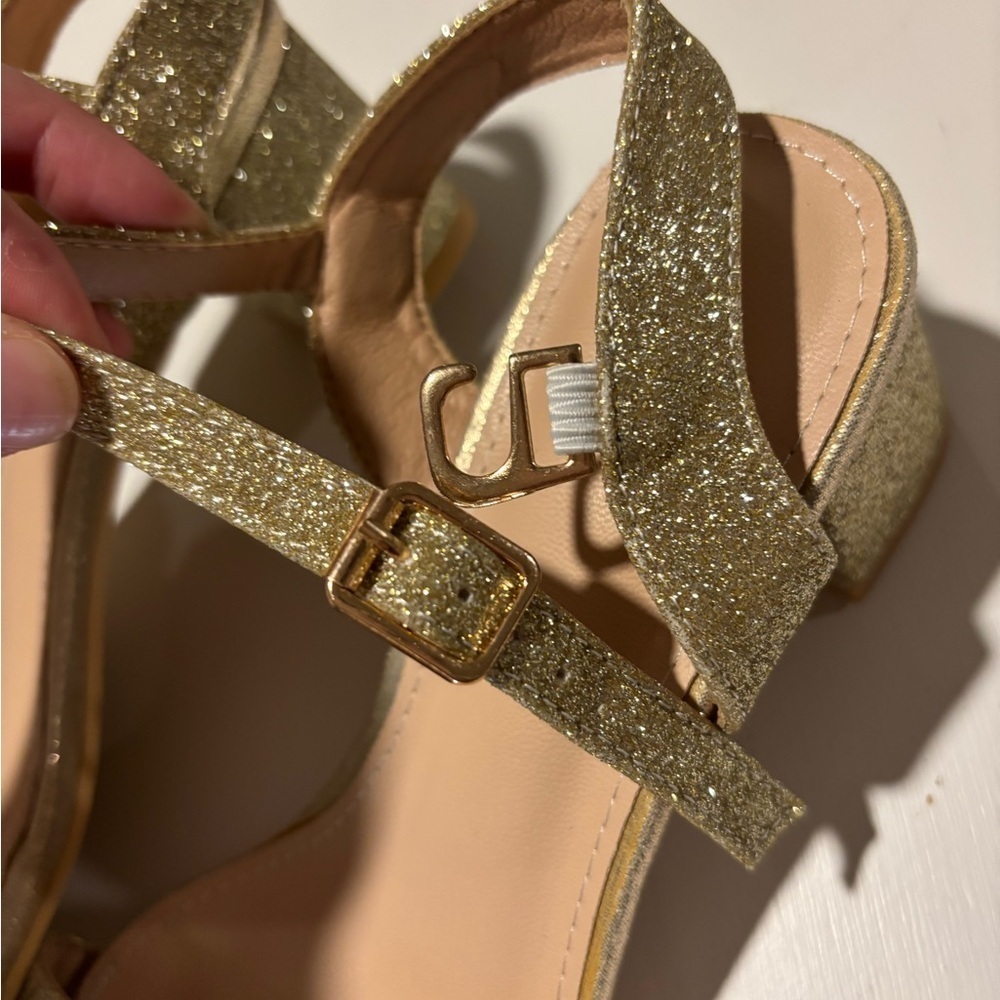 Elegant Gold Sandals - Picture 3 of 5